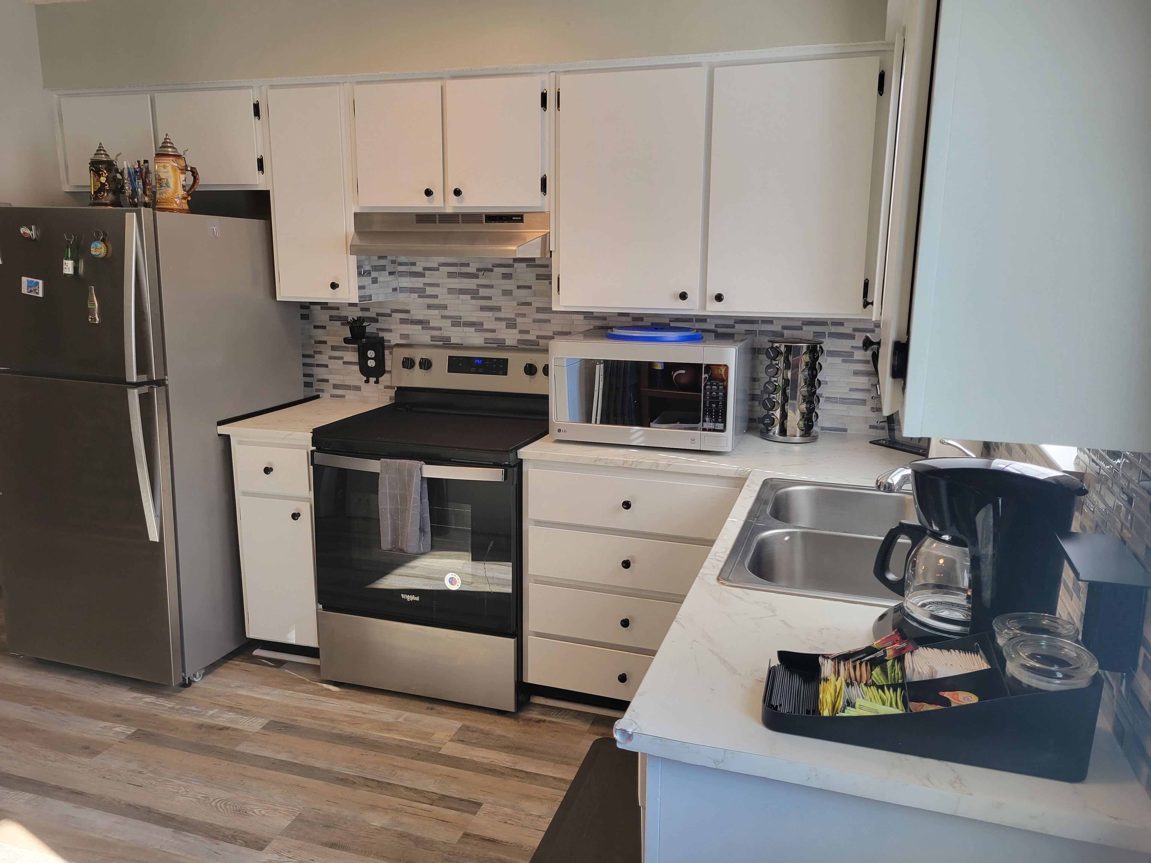 冰箱、微波炉、烤箱、炉灶