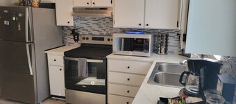 Charming Home- 15 mins from Historic Downtown, W+D