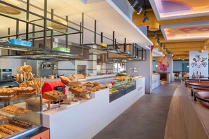 Daily buffet breakfast (AED 120.00 per person) - The WB Abu Dhabi, Curio Collection by Hilton (Abu Dhabi)