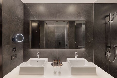 The WB Abu Dhabi, Curio Collection by Hilton - Image 61
