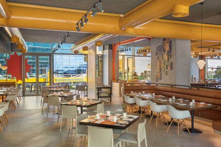 The WB Abu Dhabi, Curio Collection by Hilton - Image 97
