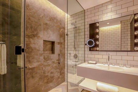 The WB Abu Dhabi, Curio Collection by Hilton - Image 129