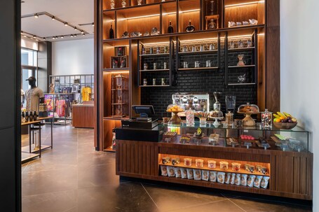 The WB Abu Dhabi, Curio Collection by Hilton - Image 54