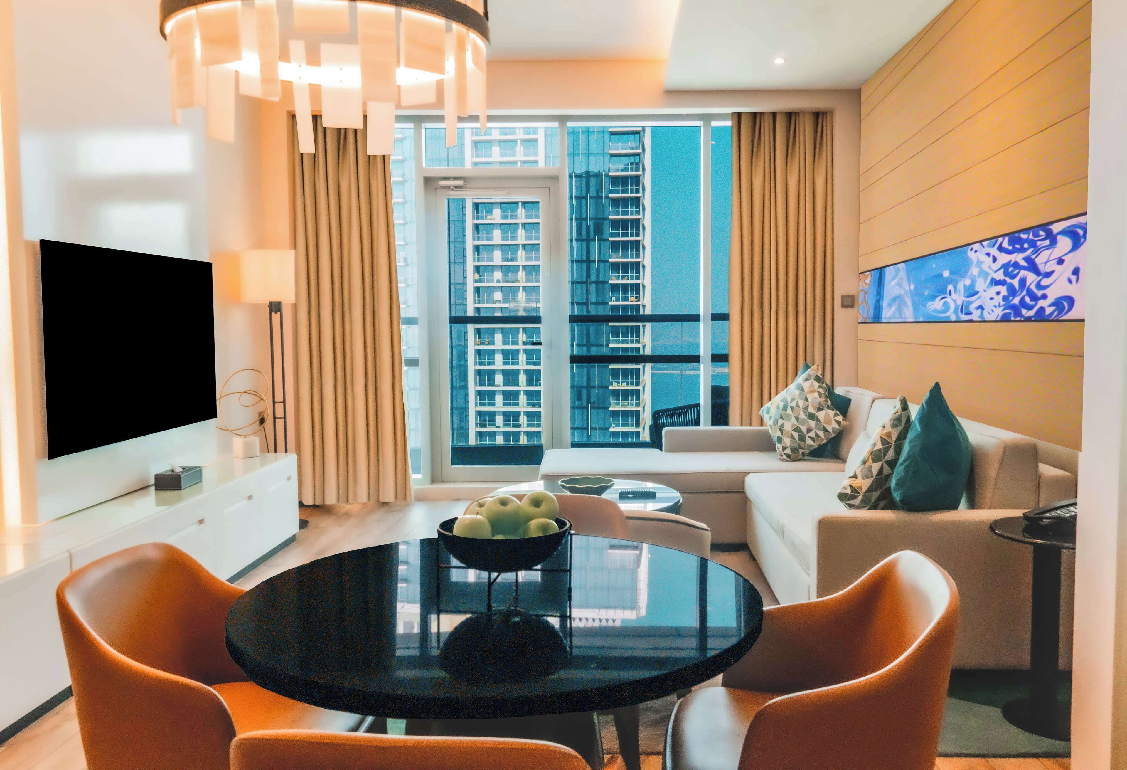 Zimmer, 1 King-Bett, Balkon | Wohnbereich