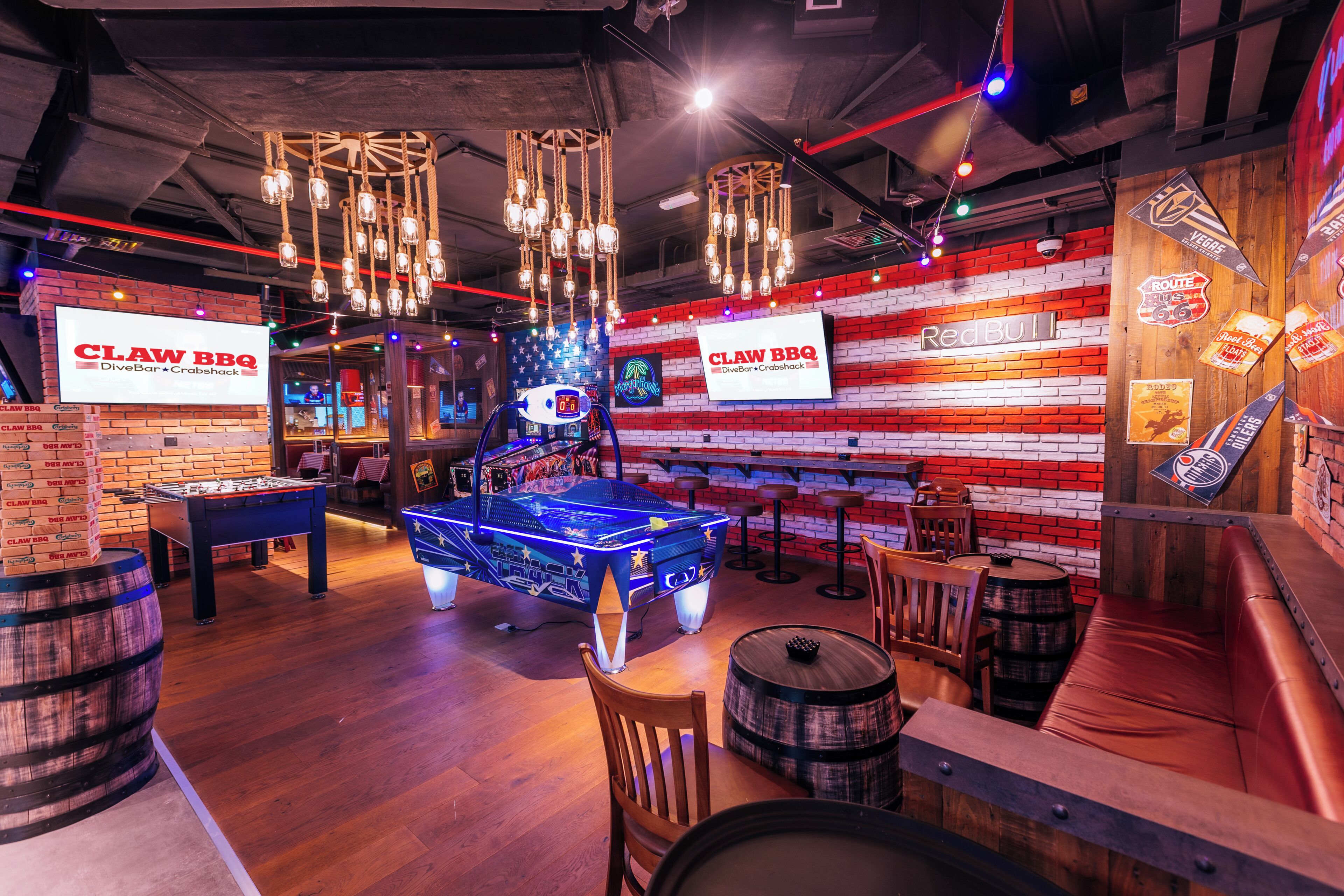 2 restaurants; breakfast, lunch, dinner and brunch served 