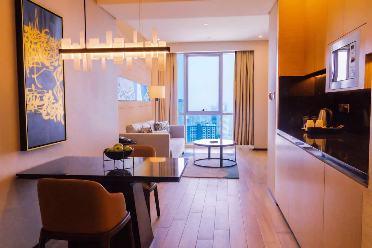 Deluxe Studio (King) | Living area