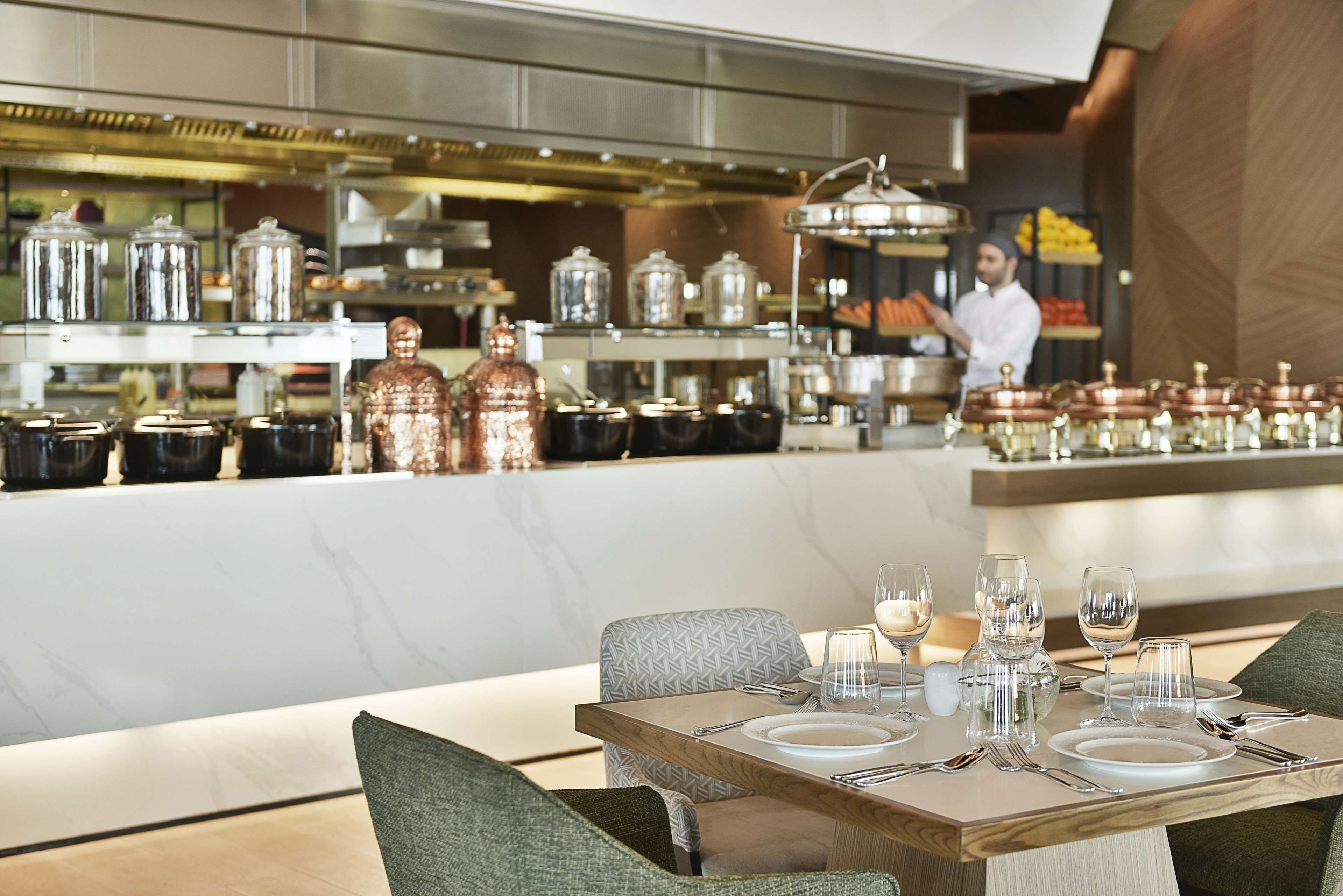 Petit déjeuner, déjeuner et dîner servis sur place