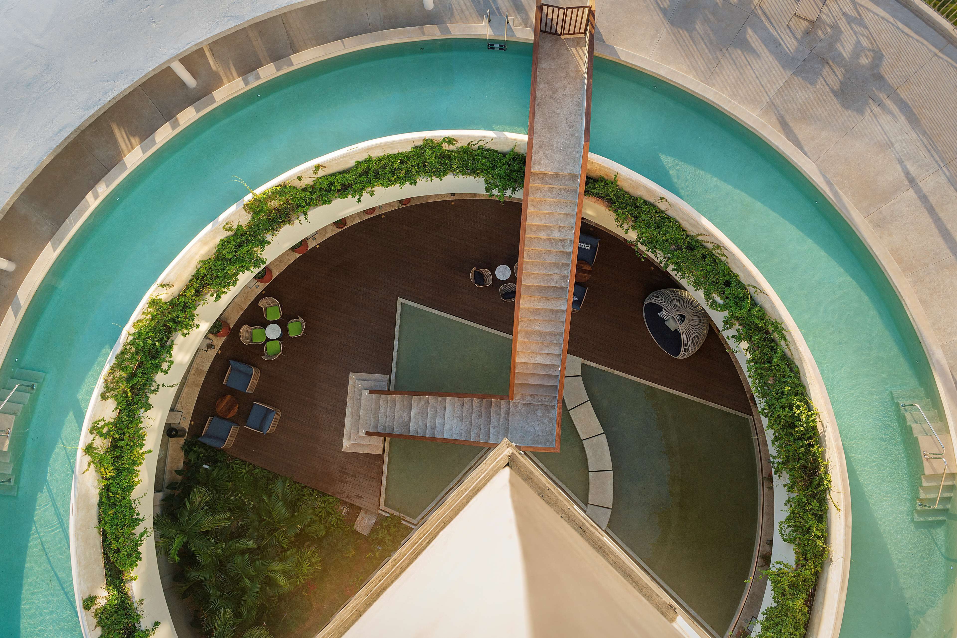 outdoor pool, open 7:00 am to 10:00 pm, pool loungers