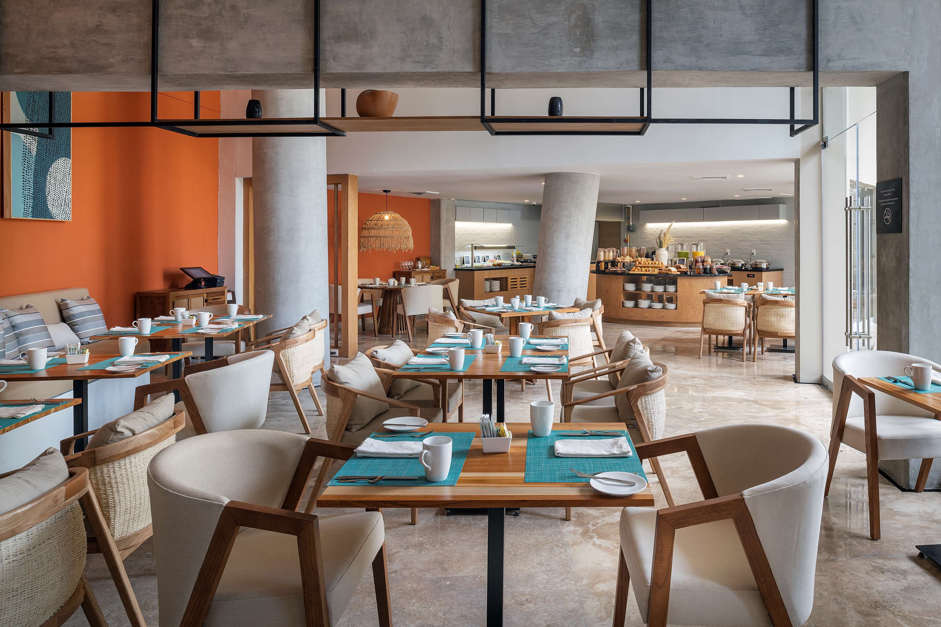 daily buffet breakfast (mxn 395 per person)