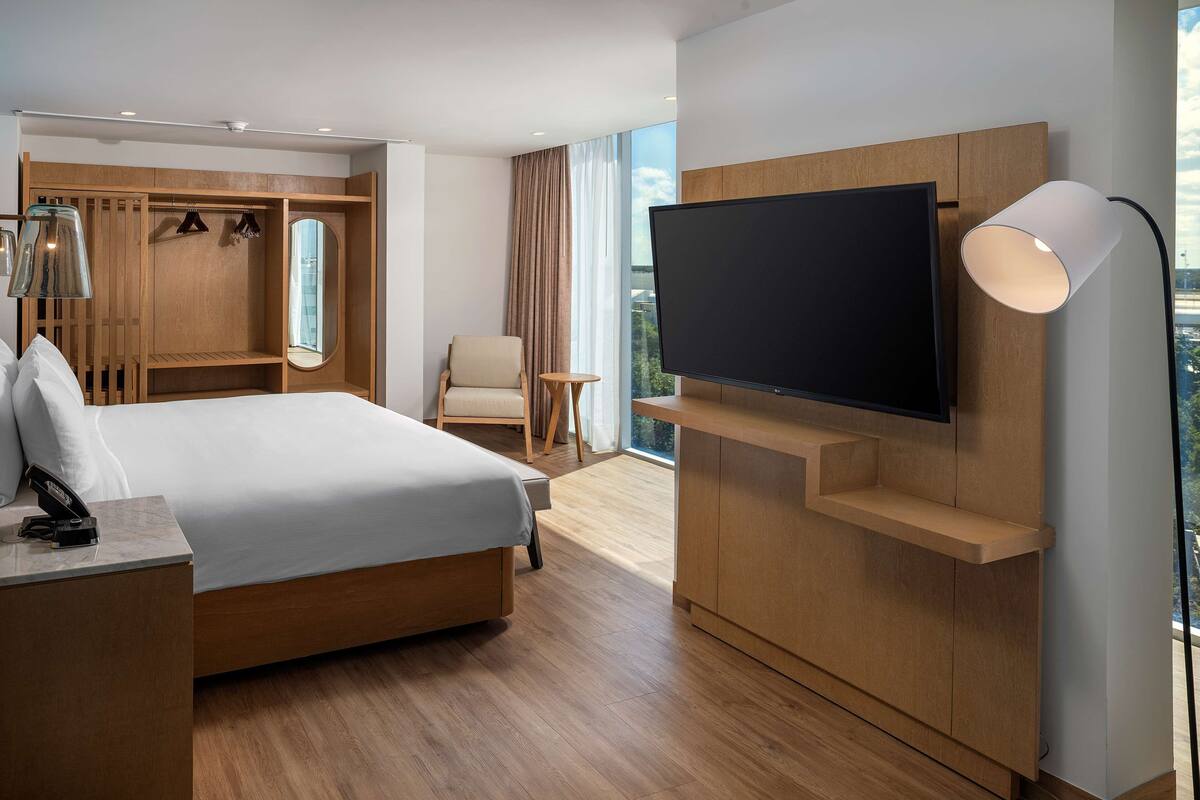suite, 1 bedroom | premium bedding, minibar, in-room safe, desk