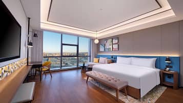 1 bedroom, desk, blackout curtains, soundproofing