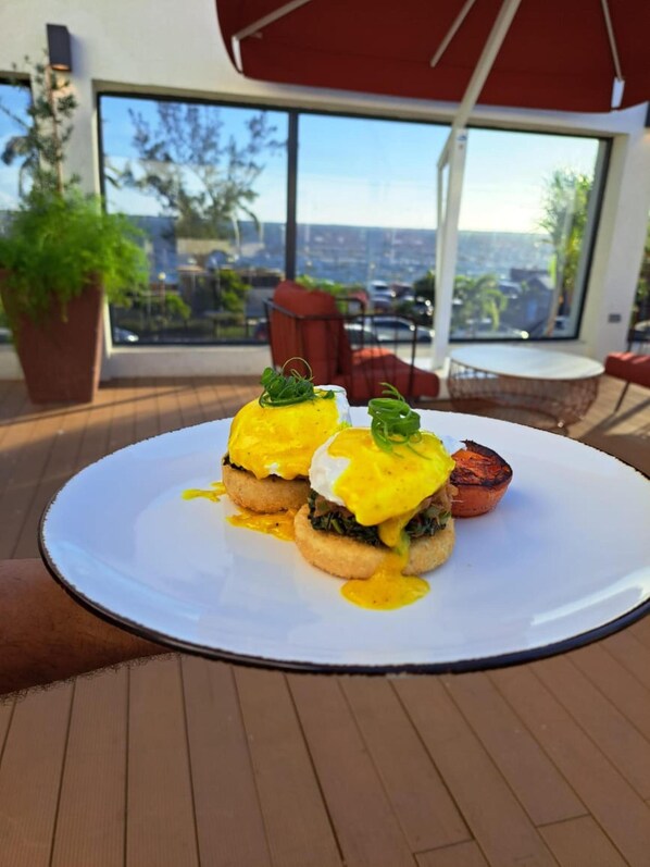 Daily full breakfast for a fee - ROK Hotel Kingston, Tapestry Collection by Hilton (Kingston)