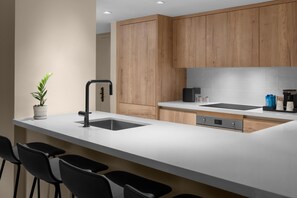 Suite, 1 chambre (Rok Suite) | Cuisine privée | Mini-réfrigérateur, cafetière-théière