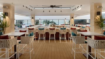 3 restaurants; breakfast, lunch, dinner, and brunch served