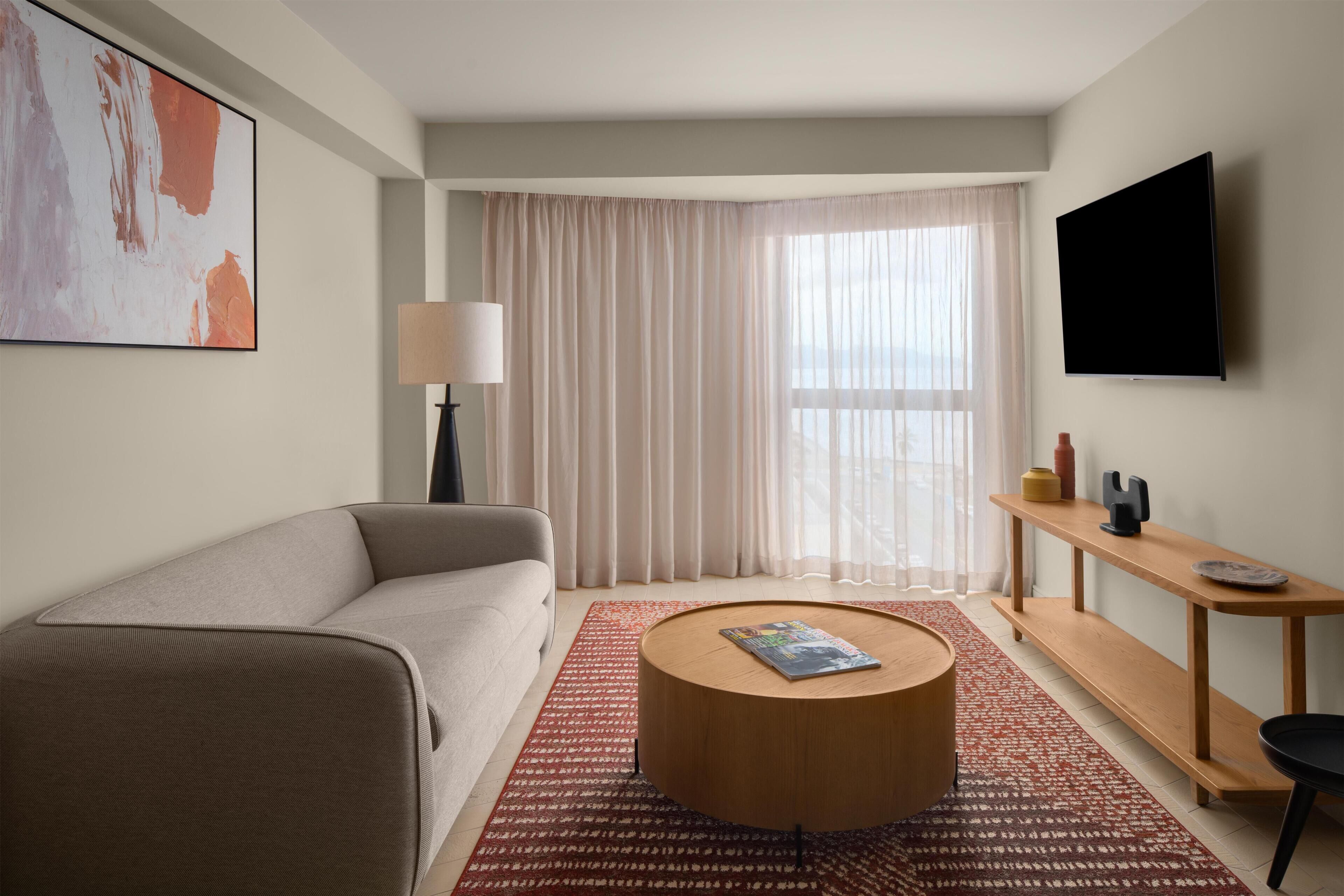 Suite, 1 Bedroom | Living area