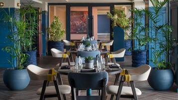 3 restaurants, breakfast, lunch served; local and international cuisine
