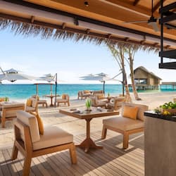 6 restaurants, breakfast, lunch, dinner served; international cuisine