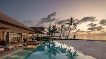 Outdoor pool, pool umbrellas, sun loungers
