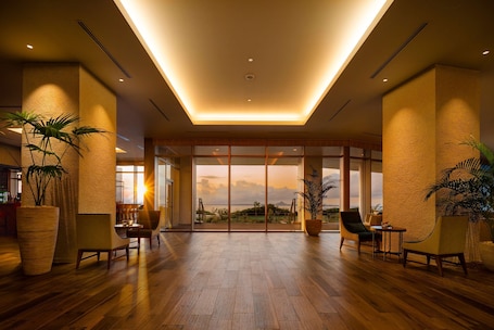 Lobby. Hilton Club The Beach Resort Sesoko