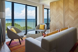 Premium bedding, in-room safe, individually decorated - Hilton Club The Beach Resort Sesoko (Motobu)