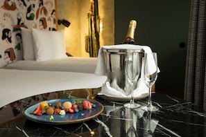 Superior Room, 1 King Bed | Premium bedding, down comforters, minibar, in-room safe - Se Catedral Hotel Porto, Tapestry Collection By Hilton (Porto)