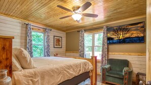 3 bedrooms, individually decorated, individually furnished, bed sheets - Cedar Charm #316 (Sevierville)