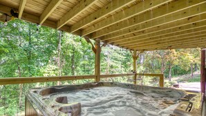 Outdoor spa tub - Cedar Charm #316 (Sevierville)