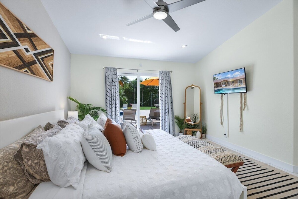 Palm Springs Modern Retreat - Palm Springs, CA