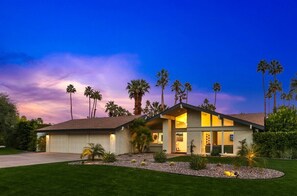 Exterior - Palm Springs Hot Spot - Luxury Desert Escape: Stunning Views & Resort-Style Amenities (Palm Springs)