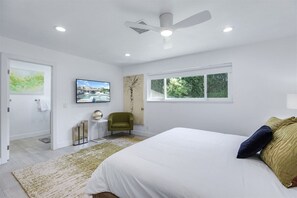 5 bedrooms, iron/ironing board, free WiFi, bed sheets - Palm Springs Hot Spot - Luxury Desert Escape: Stunning Views & Resort-Style Amenities (Palm Springs)