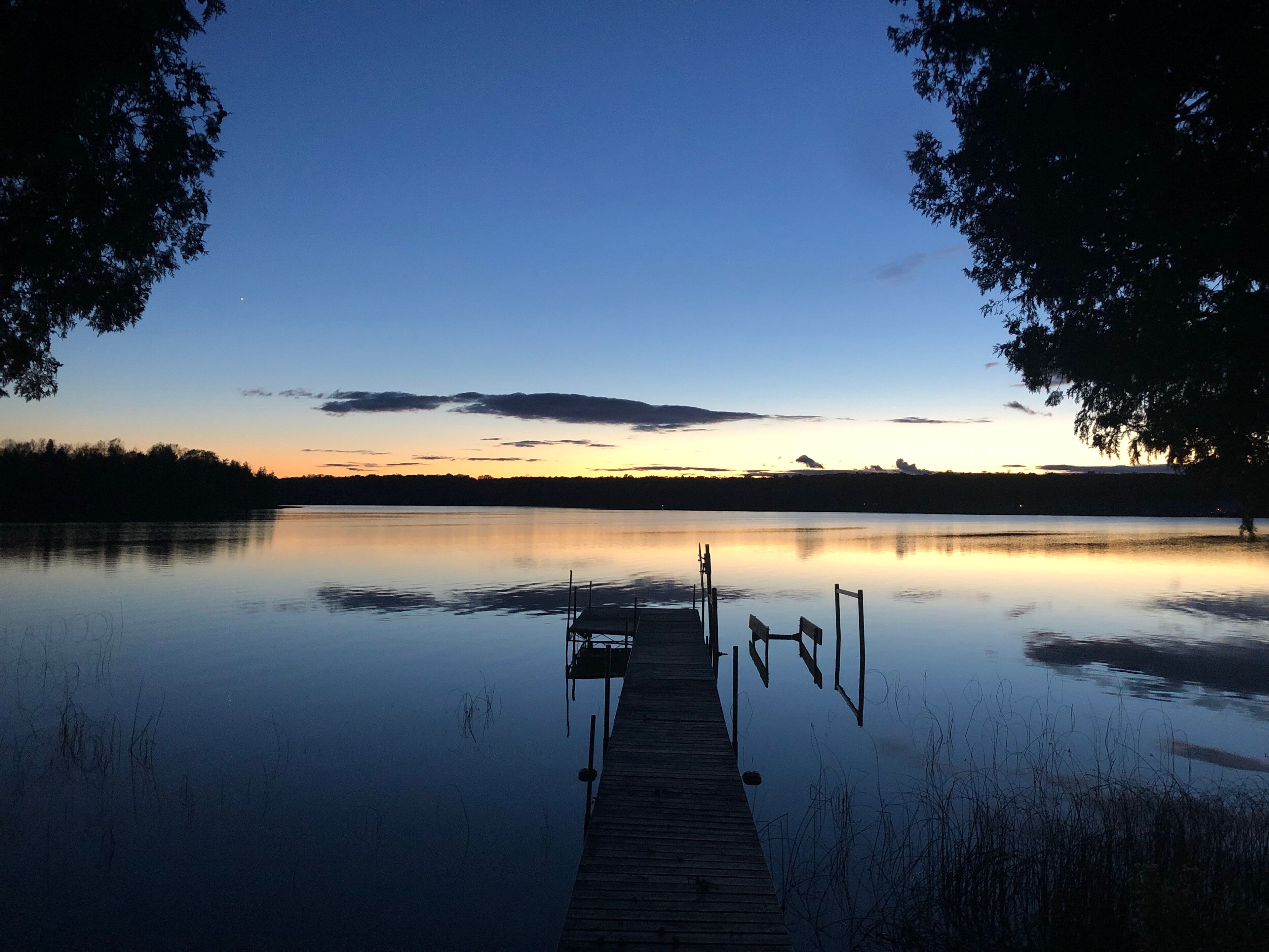 Sunset Facing Cozy Lakefront Cottage on Beautiful Kangaroo Lake