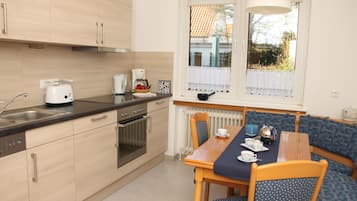 Kühlschrank, Mikrowelle, Ofen, Geschirrspüler