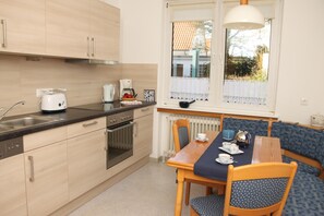 Fridge, microwave, oven, dishwasher - Vacation apartment "Rückenwind" (Norderney)