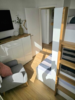 2 bedrooms, Internet