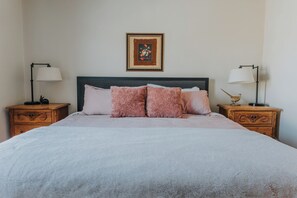 4 habitaciones, tabla de planchar con plancha y cuna de viaje 