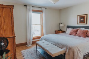 4 chambres, fer et planche à repasser, lit parapluie, Wi-Fi gratuit