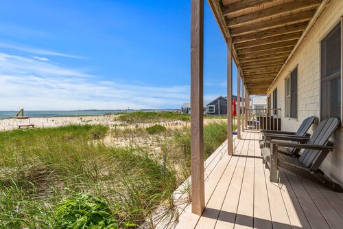 Gorgeous 2 bedroom condo on the Beach!!!