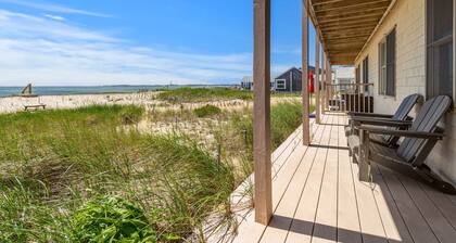 Gorgeous 2 bedroom condo on the Beach!!!