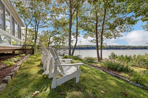 JCR Taunton Bay Hideaway by RedAwning