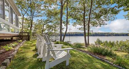 JCR Taunton Bay Hideaway by RedAwning