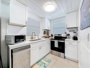 Private kitchen - Manasota Beachfront Cottage 2 (Englewood)