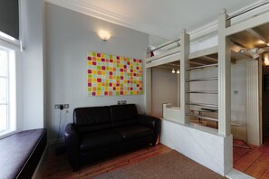 City Apartment, Private Bathroom | Lounge