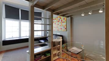 City Apartment, Private Bathroom | Lounge