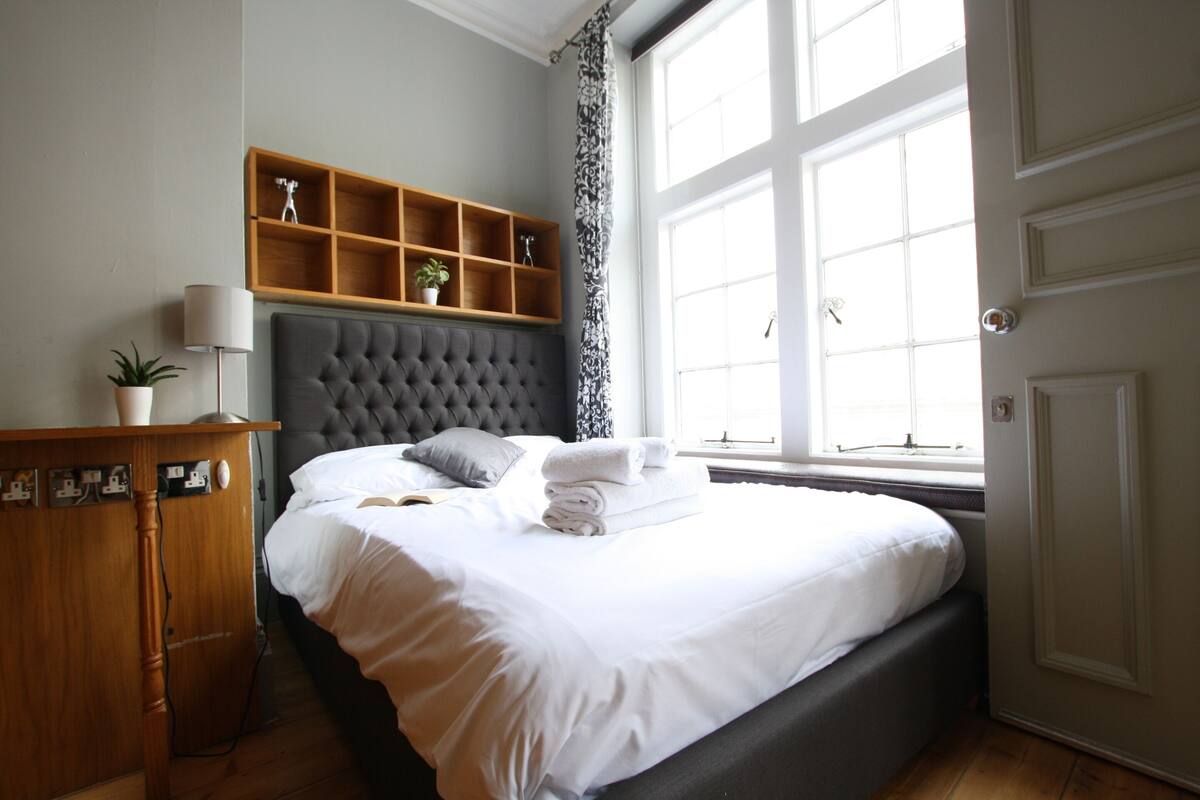 City Apartment, Private Bathroom