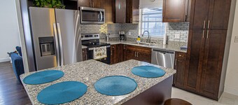 The perfect retreat: sea la vie, family-friendly home w/ pool also near cities