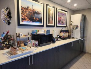 Tägliches inbegriffenes kontinentales Frühstück