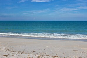 Chaise longue, serviettes de plage