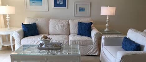 تلفزيون ذكي، مشغل دي في دي، تنس طاولة، كُتُب