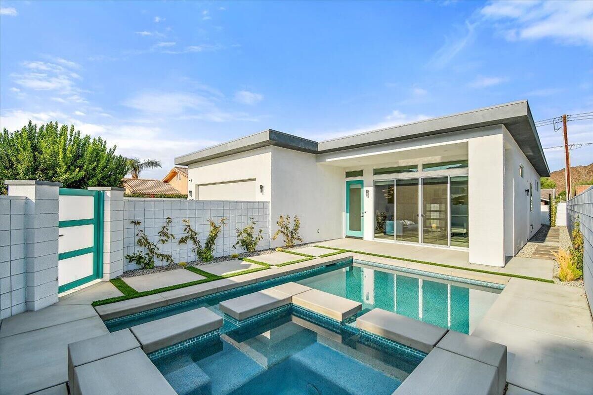 Luxury Mid-Century Villa w/Pool and Mountain Views