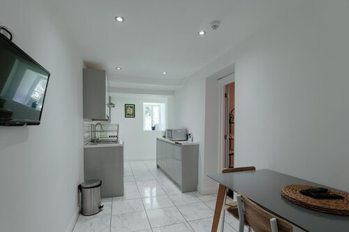 Contemporary Garden Flat in Clifton